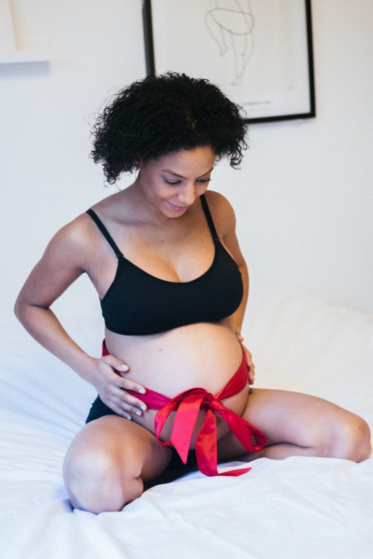 Maternity boudoir photoshoot in the Netherlands