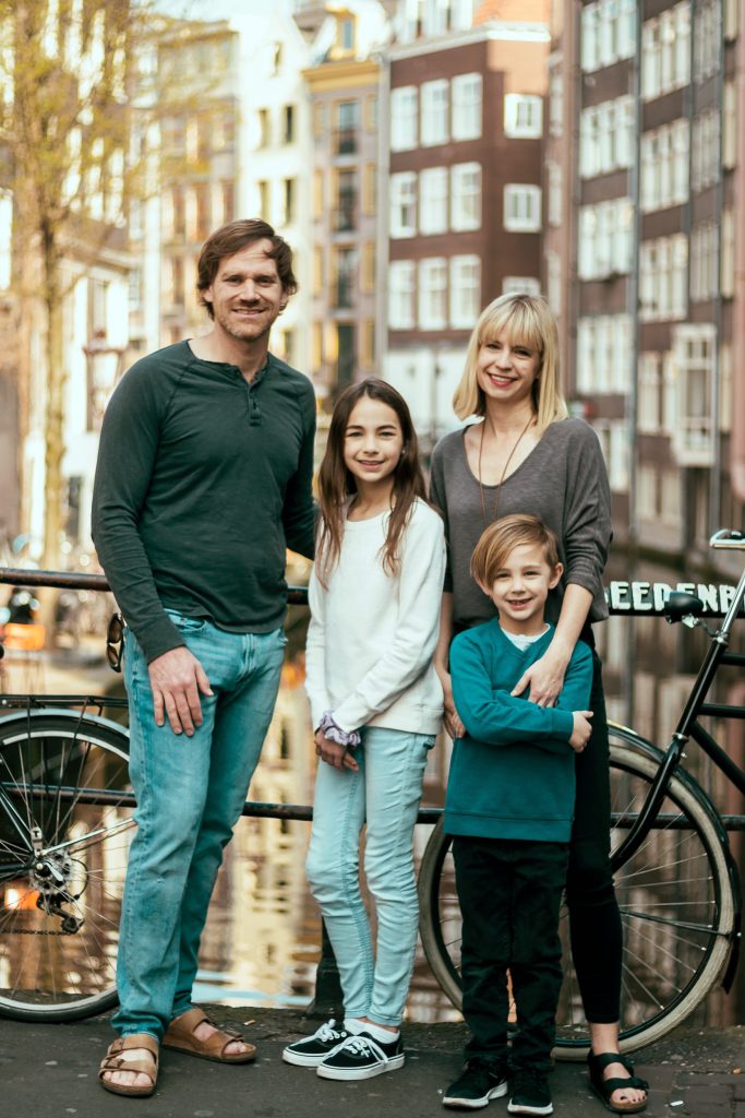 A family enjoying their Amsterdam photoshoot.
