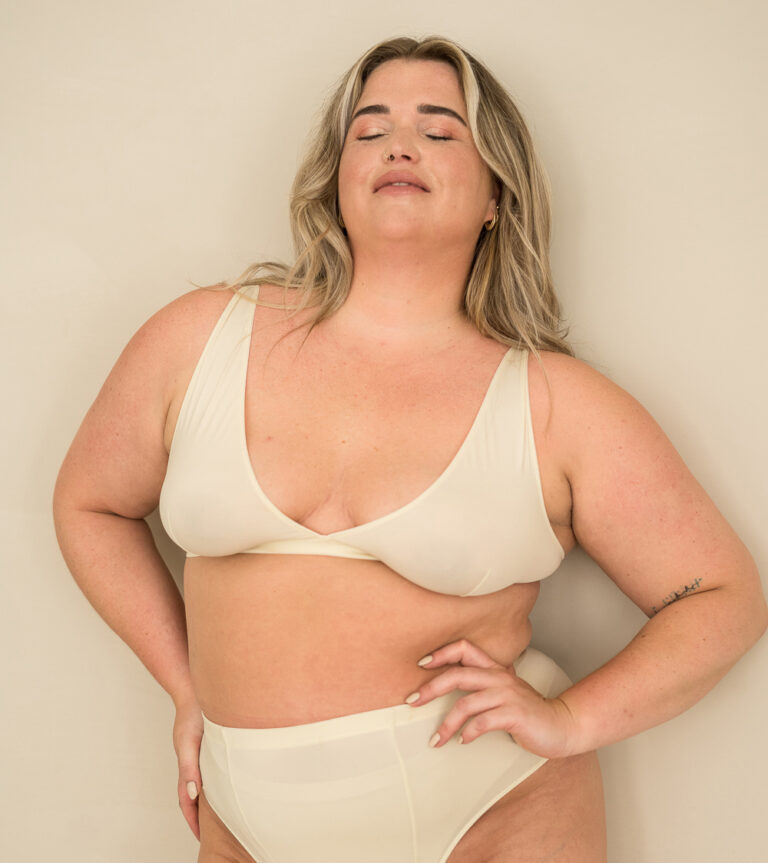Curvy woman boudoir photoshoot in Amsterdam
