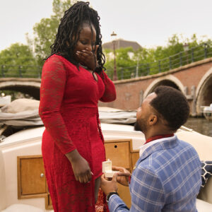 Surprise proposal photo session in a private boat on the 7 bridges in Amsterdam.