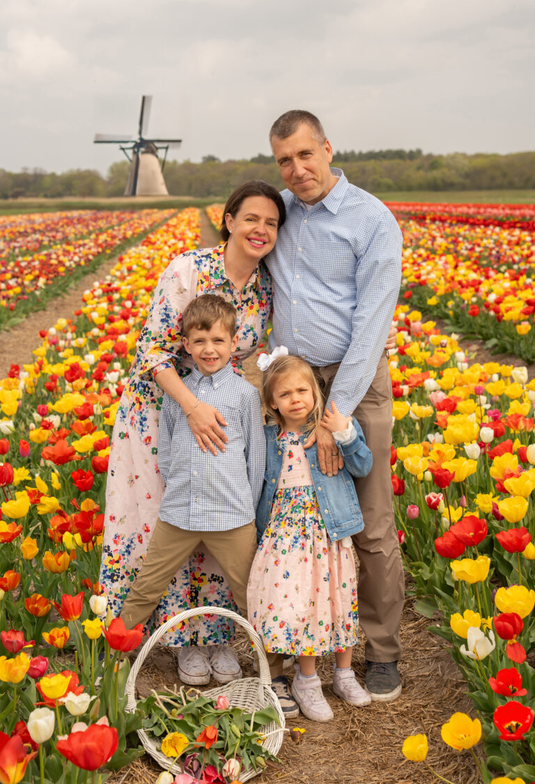 Family tulip photoshoot by a windmill in the Netherlands