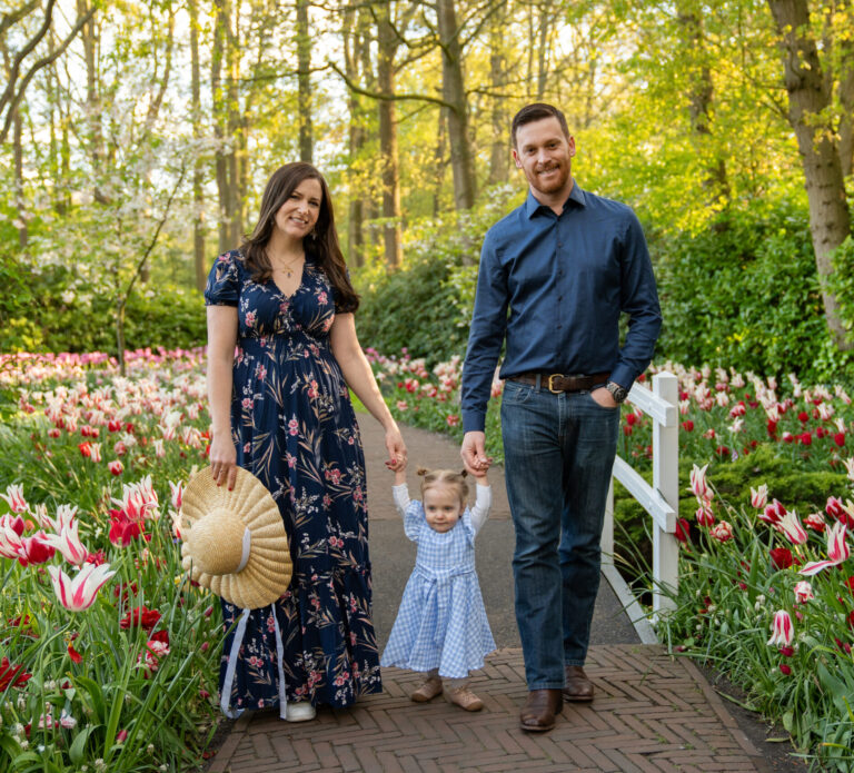 Family and friends tulip field photoshoot near Amsterdam